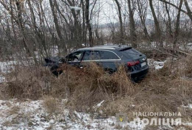 18-річного буковинця, який раптово вибіг на дорогу, збила автівка: у хлопця переломи кінцівок