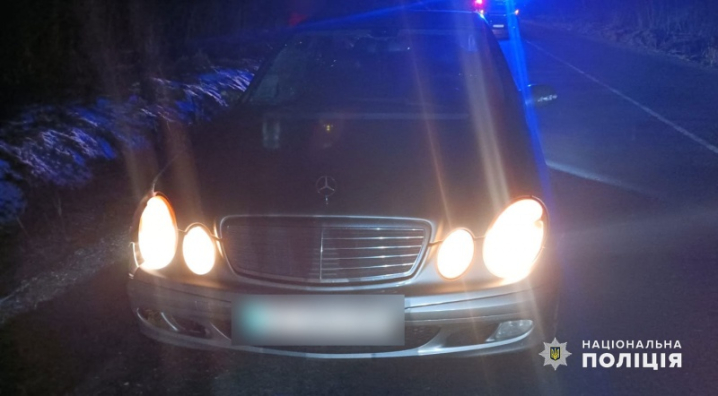Вибіг на дорогу: у Вижницькому районі пенсіонер загинув під колесами авто