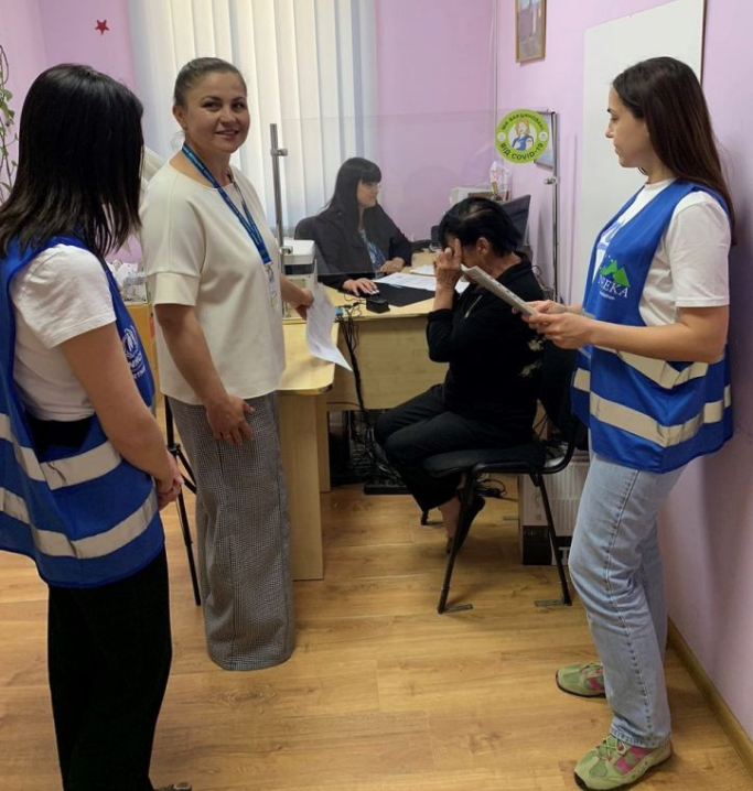 У Хотині українка з Краматорська отримала свій перший паспорт громадянки України