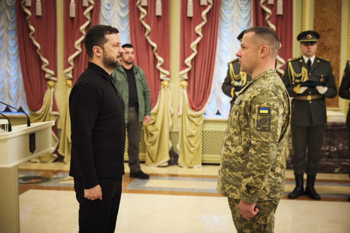 Президент Зеленський нагородив прикордонний загін з Чернівців