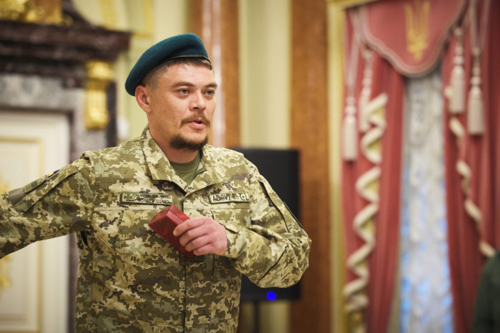 Президент Зеленський нагородив прикордонний загін з Чернівців